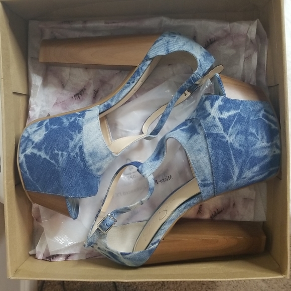 Shoes - Picture 7 of 8